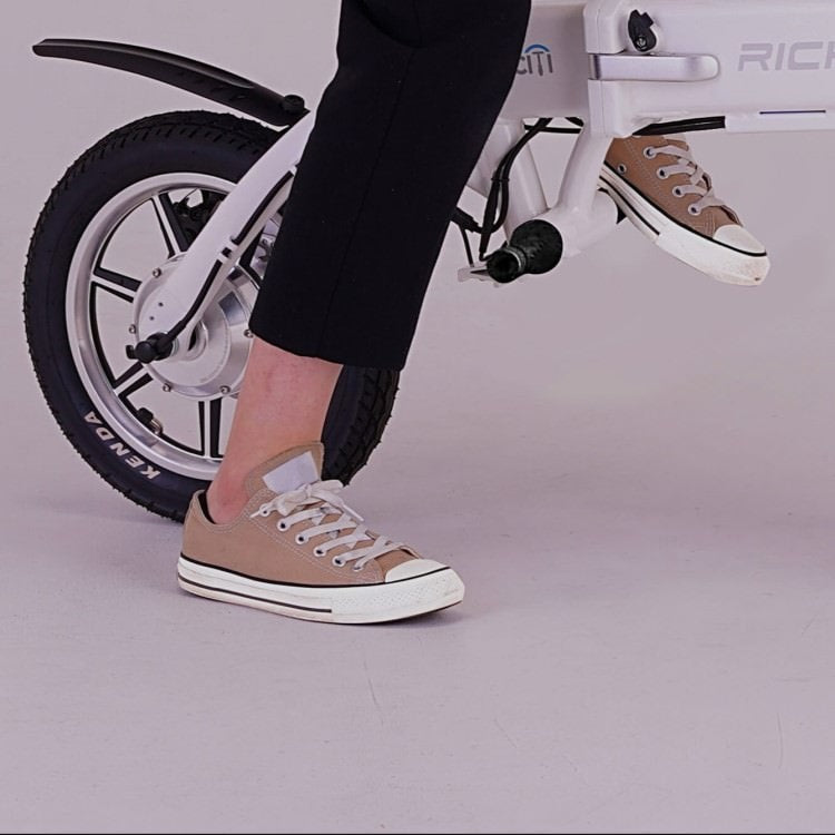 [新法適用モデル] 電動バイク RICHBIT CITY(レンジャーグリーン)｜免許不要 ヘルメット不要 緑色速度灯 スクーター 特定小型原付モデル 折り畳み可 沖縄と離島配送不可 送料無料