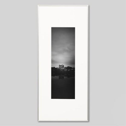 IGREBOW IG6-617-8RA フランス ロワール ソーミュール城の夜明け：額装した写真作品を正面から見た全体