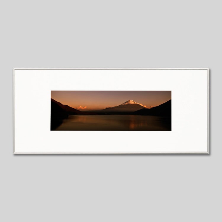 IGREBOW 山梨県 本栖湖から見た夕日に赤く染まる富士山 ビッグサイズ｜[アルミ 1×3] アイグレボウ インテリアフォト ピクチャーアート 写真