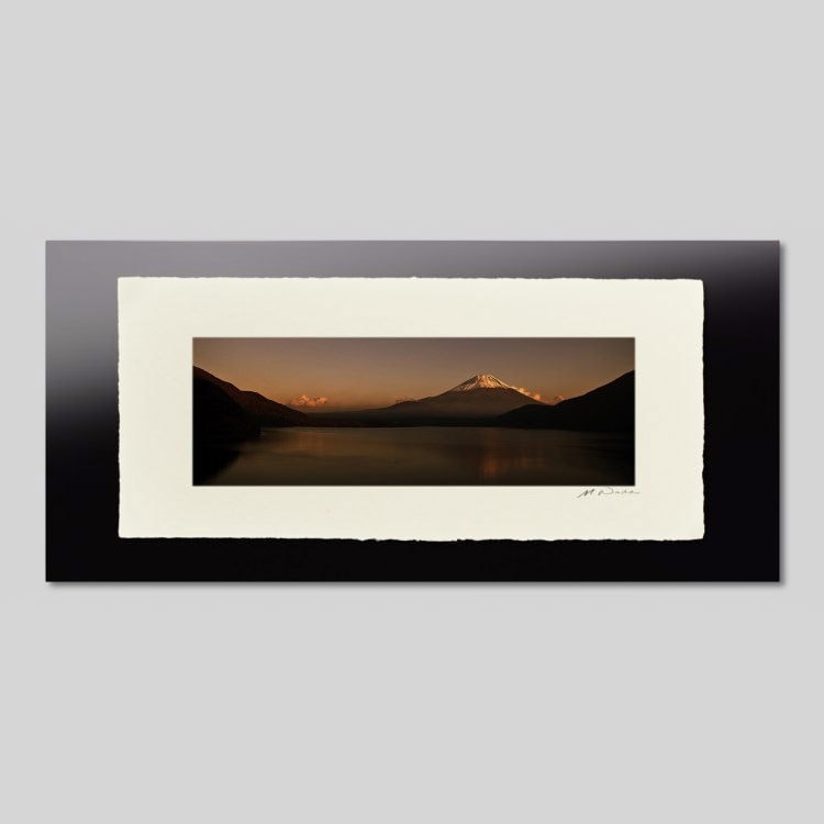 IGREBOW 山梨県 本栖湖から見た夕日に赤く染まる富士山 ビッグサイズ｜[和紙 1×3] アイグレボウ インテリアフォト ピクチャーアート 写真