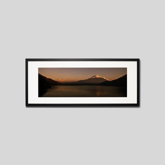 IGREBOW 山梨県 本栖湖から見た夕日に赤く染まる富士山 ビッグサイズ｜[ウッド 1×3] アイグレボウ インテリアフォト ピクチャーアート 写真