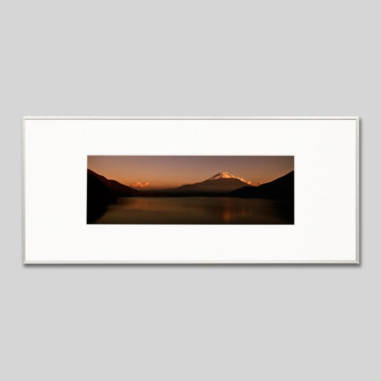 IGREBOW 山梨県 本栖湖から見た夕日に赤く染まる富士山｜[アルミ 1×3] アイグレボウ インテリアフォト ピクチャーアート 写真