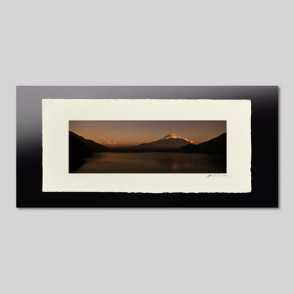 IGREBOW 山梨県 本栖湖から見た夕日に赤く染まる富士山｜[和紙 1×3] アイグレボウ インテリアフォト ピクチャーアート 写真