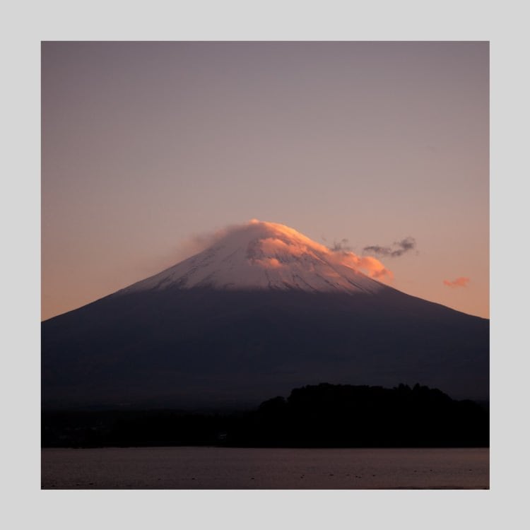 IGREBOW 夕日に赤く染まる富士山｜[和紙 1×1] アイグレボウ インテリアフォト ピクチャーアート 写真