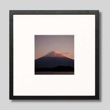 IGREBOW 夕日に赤く染まる富士山｜[ウッド 1×1] アイグレボウ インテリアフォト ピクチャーアート 写真