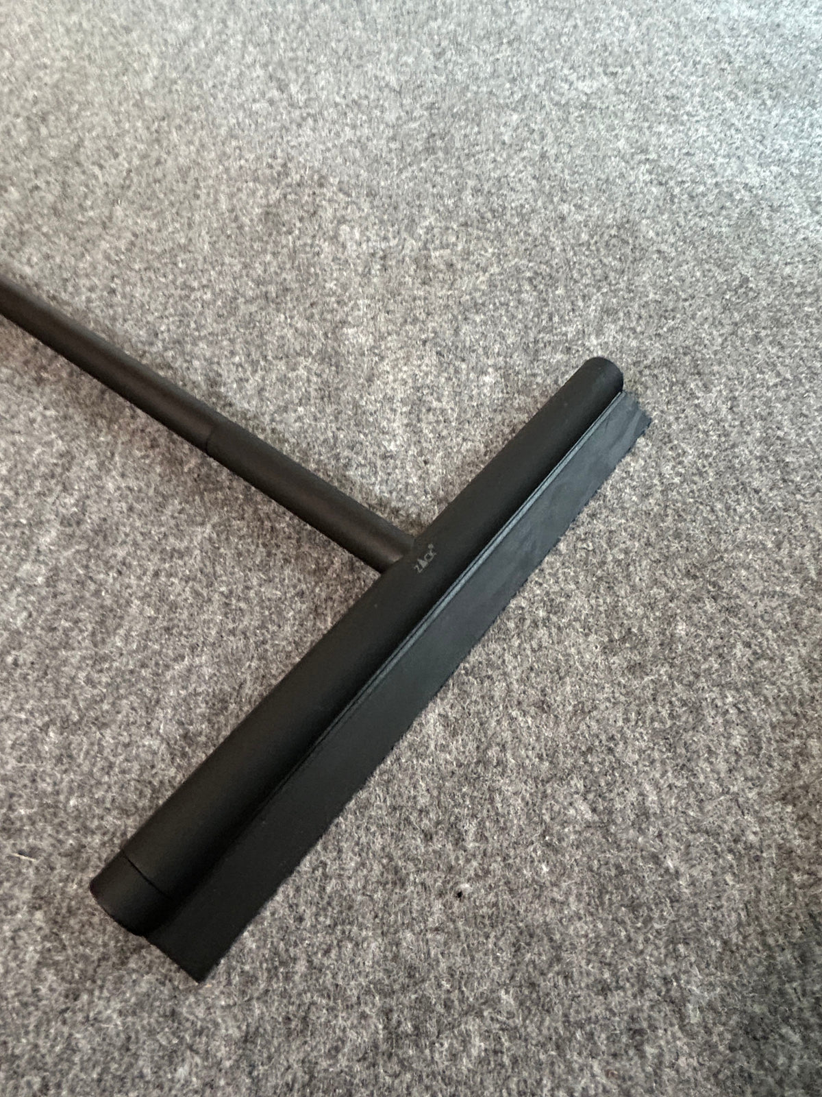 [SAMPLE] バスルームスクイージーL｜ZACK 40547 JAZ MB 水切りワイパー 浴室スクイージー 長さ43.5cm 幅24cm 18/10ステンレス製 マットブラック H1 [在庫有り]