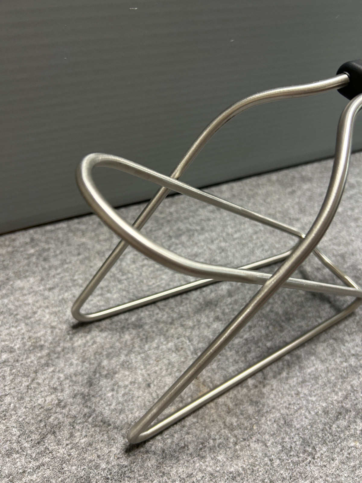 [SAMPLE] ワインボトルホルダー｜ZACK 20576 ARLO HL ワインボトルキャリー 持ち運び 高さ19cm 幅9.7cm 奥行き23.5cm 18/10ステンレス製 ヘアライン仕上げ H2-408