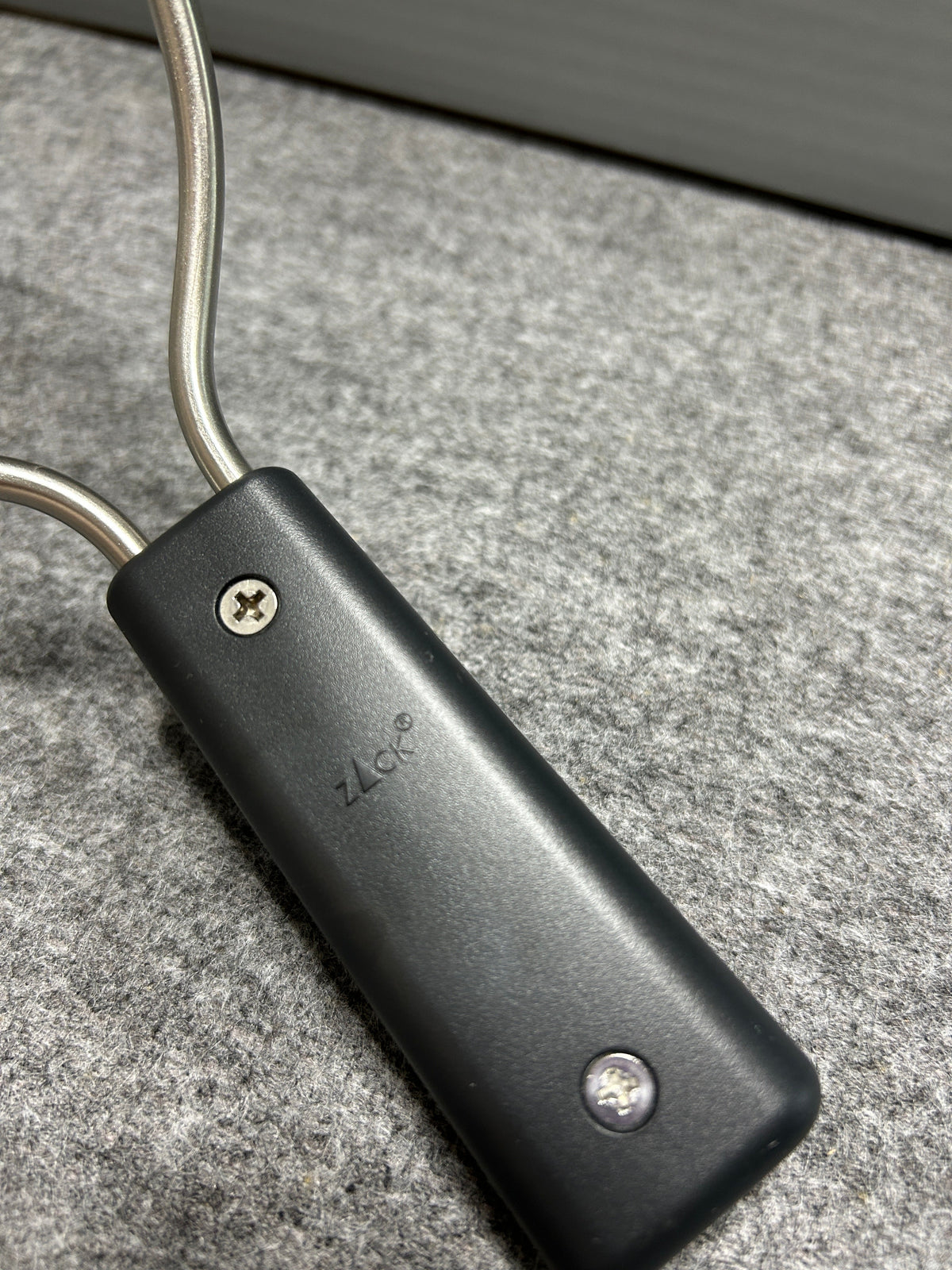 [SAMPLE] ワインボトルホルダー｜ZACK 20576 ARLO HL ワインボトルキャリー 持ち運び 高さ19cm 幅9.7cm 奥行き23.5cm 18/10ステンレス製 ヘアライン仕上げ H2-408