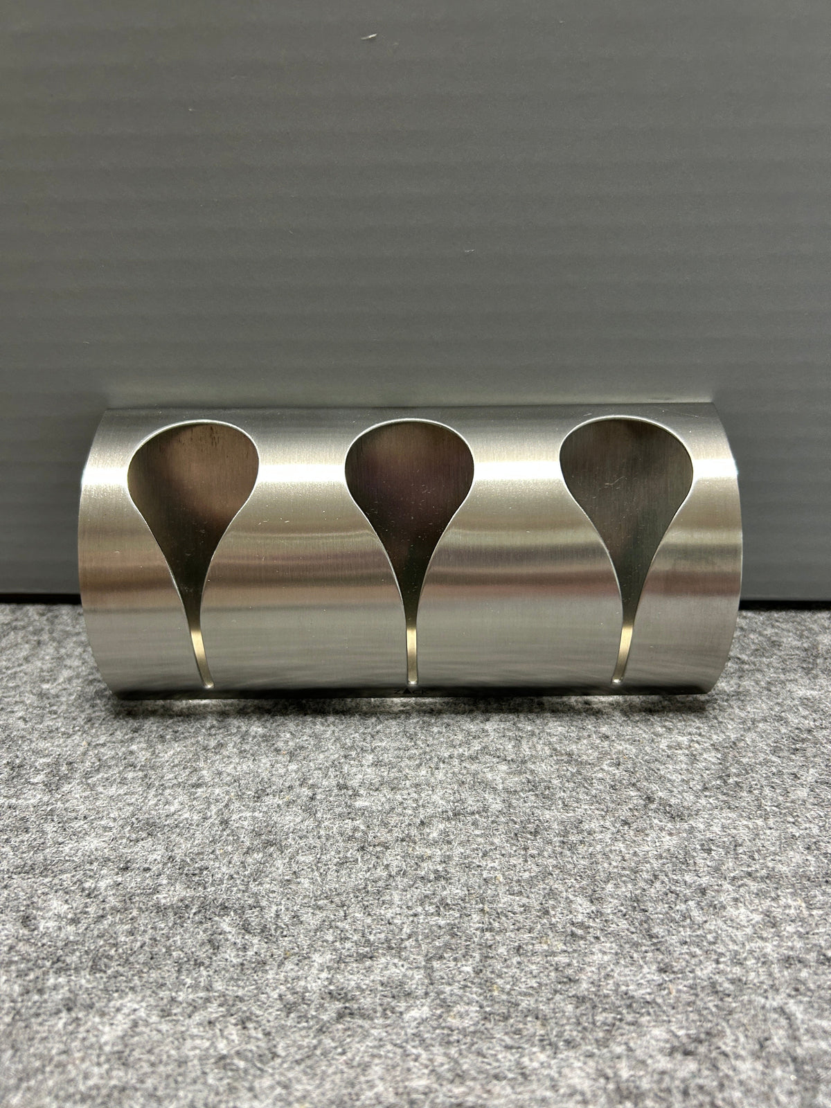 [SAMPLE] タオル掛け｜ZACK 40149 GENIO HL タオルクリップラック タオルフックレール 3枚掛け タオルフック タオルホルダー シール接着タイプ 縦7.5cm 横15cm 18/10ステンレス製 ヘアライン仕上げ H2-174