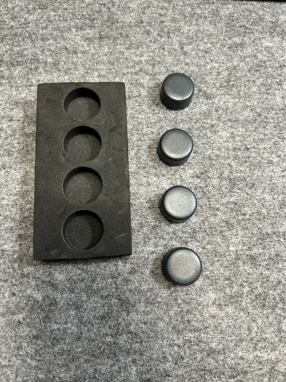 [SAMPLE] マグネットS 4個セット｜ZACK 30768 MONOR HL キッチンマグネット オフィス用マグネット ネオジム磁石 直径2cm 高さ1.1cm 18/10ステンレス製 ヘアライン仕上げ H2-3031