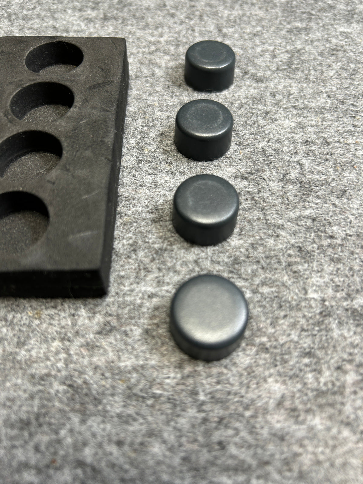 [SAMPLE] マグネットS 4個セット｜ZACK 30768 MONOR HL キッチンマグネット オフィス用マグネット ネオジム磁石 直径2cm 高さ1.1cm 18/10ステンレス製 ヘアライン仕上げ H2-3031