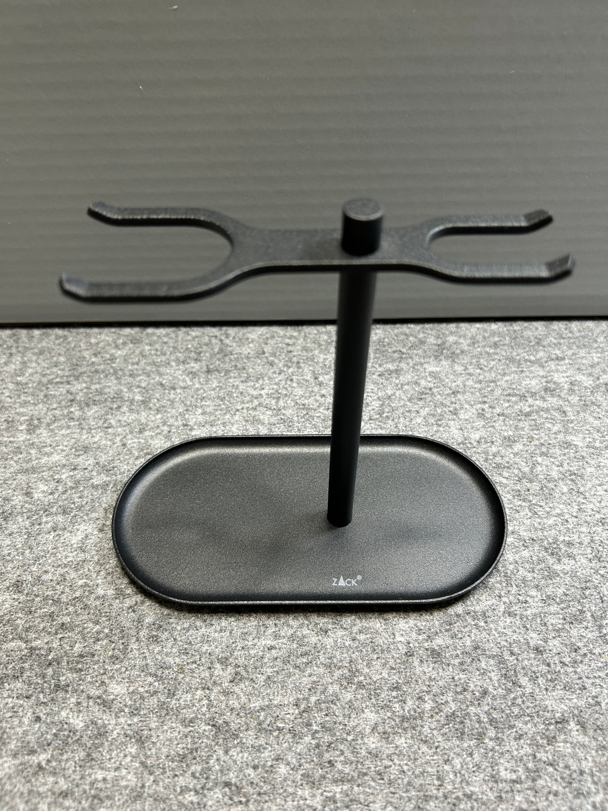 [SAMPLE] シェービングスタンド｜ZACK 40519 OLOMO MB シェービングブラシホルダー 洗面収納 小物置き 幅15cm 高さ13.5cm 奥行き7.5cm 18/10ステンレス製 マットブラック