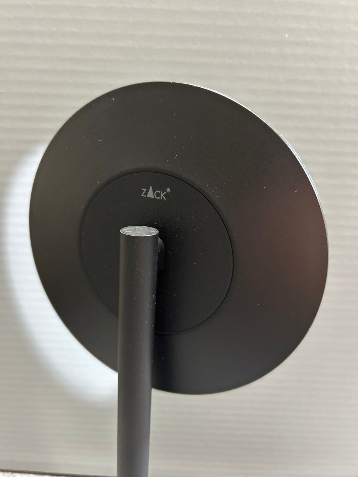 [SAMPLE] メイクアップミラー｜ZACK 40525 OLOMO MB 卓上ハンドヘルドミラー コスメティックミラー 単面鏡 等倍鏡 高さ30.2cm トレー幅22.5cm 奥行き10cm 鏡直径14.6cm 18/10ステンレス製 マットブラック