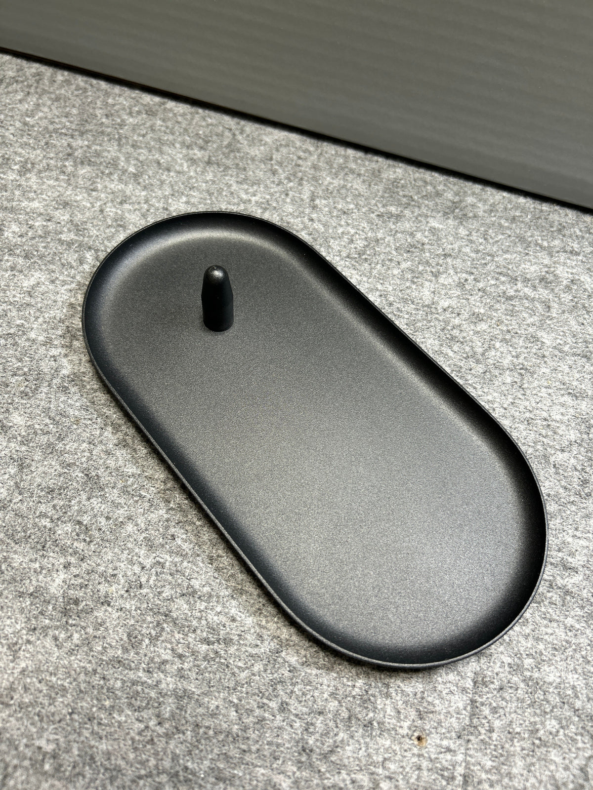 [SAMPLE] メイクアップミラー｜ZACK 40525 OLOMO MB 卓上ハンドヘルドミラー コスメティックミラー 単面鏡 等倍鏡 高さ30.2cm トレー幅22.5cm 奥行き10cm 鏡直径14.6cm 18/10ステンレス製 マットブラック