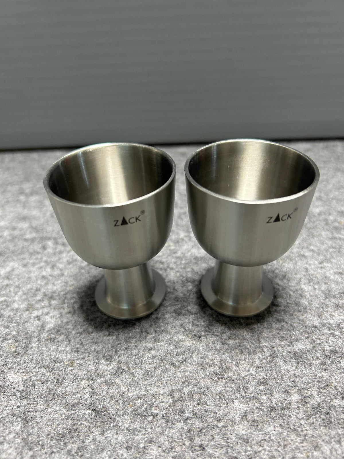 [SAMPLE] エッグカップ 2個セット｜ZACK 20886 BEVO HL 卵入れ 卵立て 上部直径4.5cm 高さ6.3cm 18/10ステンレス製 ヘアライン仕上げ