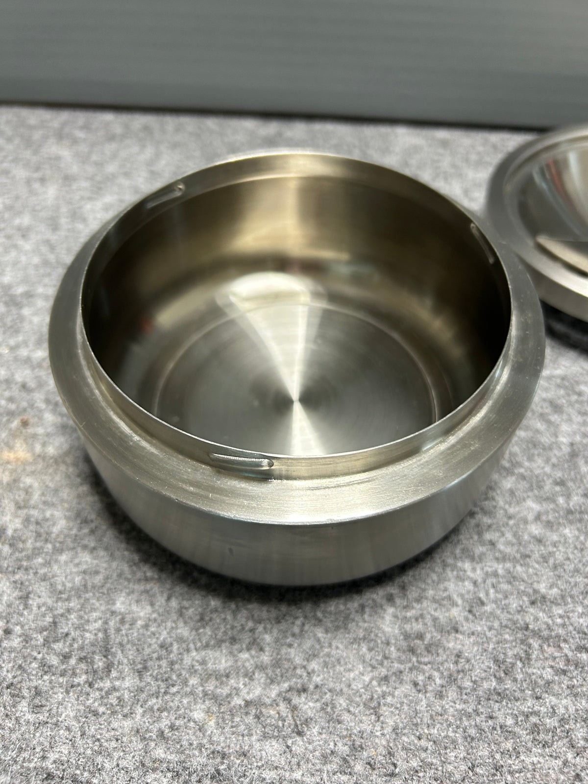 [SAMPLE] ティッピングアシュトレイ｜ZACK 50162 CONTAS HL 回転式灰皿 吸殻入れ 高さ6cm 直径13cm 18/10ステンレス製 ヘアライン仕上げ