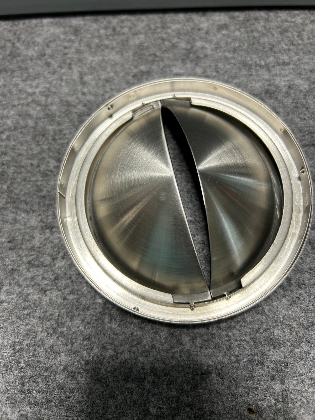 [SAMPLE] ティッピングアシュトレイ｜ZACK 50162 CONTAS HL 回転式灰皿 吸殻入れ 高さ6cm 直径13cm 18/10ステンレス製 ヘアライン仕上げ