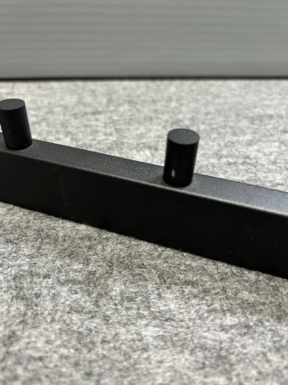 [SAMPLE] タオル掛け｜ZACK 40579 LINEA MB タオルフックレール タオルホルダー ループタオル タオルハンガー 壁設置 幅26.5cm 高さ4.8cm 奥行き4.7cm 18/10ステンレス製 マットブラック H1