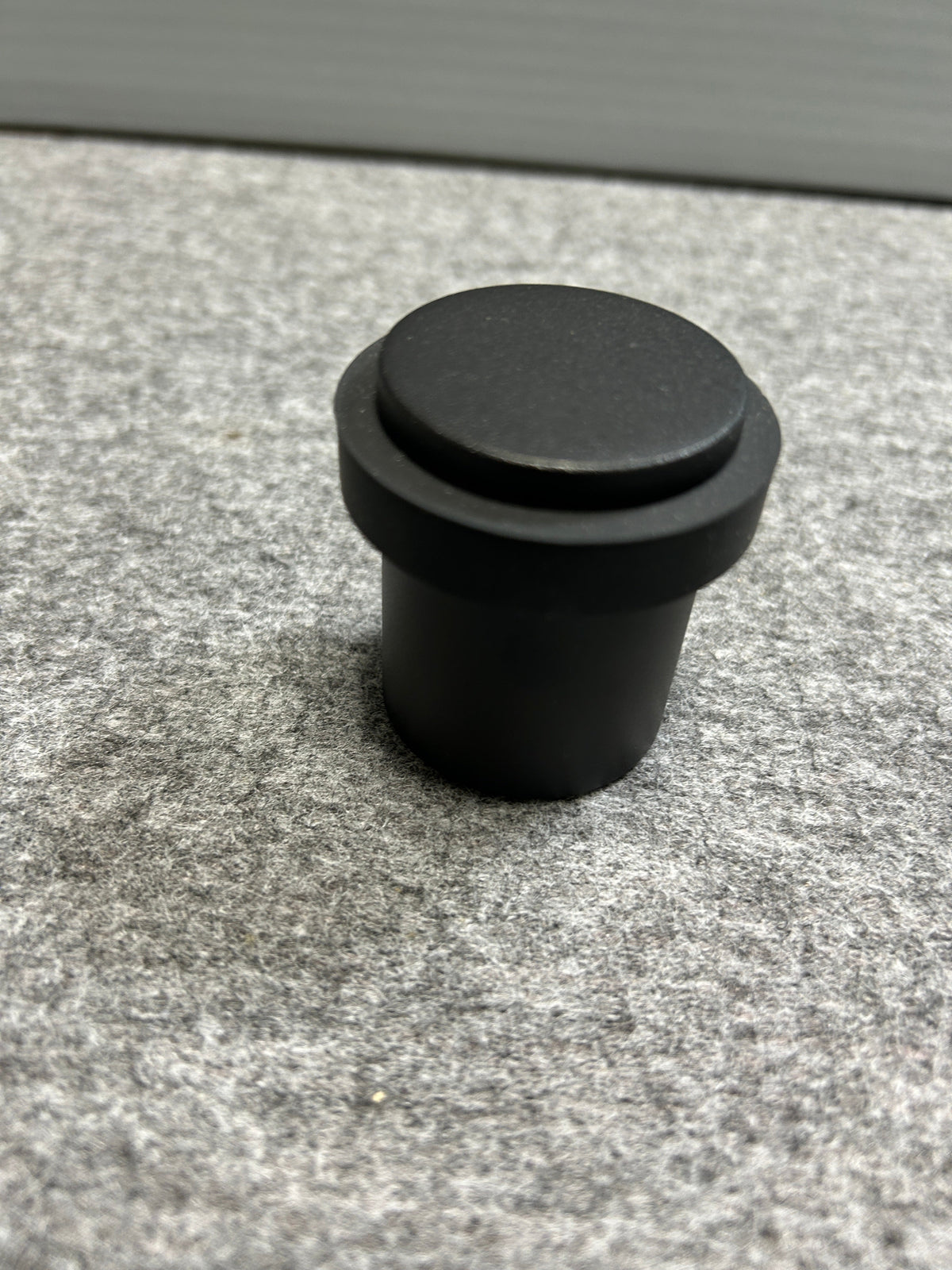[SAMPLE] [廃番] ドアストッパー（戸当たり）｜ZACK 50633 ARGOS MB 玄関ストッパー 扉ストッパー 固定タイプ 戸当り 床付 直径5cm 高さ5cm 18/10ステンレス製 マットブラック