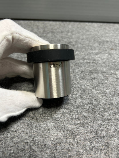 [SAMPLE] ドアストッパー｜ZACK 50617 ARGOS HL 玄関ストッパー 扉ストッパー 固定タイプ 戸当り 床付 直径5cm 高さ5cm 18/10ステンレス製 ヘアライン仕上げ [在庫有り]