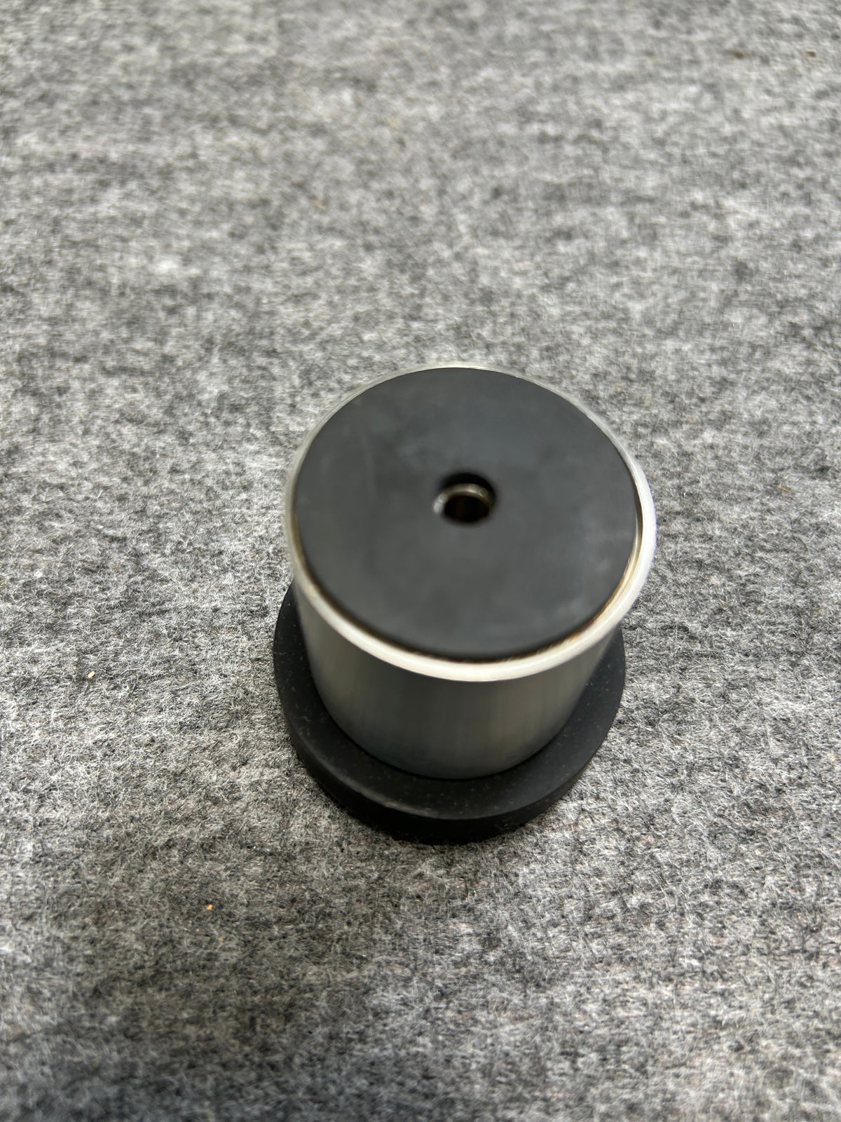 [SAMPLE] ドアストッパー｜ZACK 50617 ARGOS HL 玄関ストッパー 扉ストッパー 固定タイプ 戸当り 床付 直径5cm 高さ5cm 18/10ステンレス製 ヘアライン仕上げ [在庫有り]