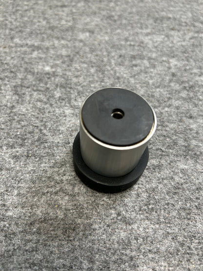 [SAMPLE] ドアストッパー｜ZACK 50617 ARGOS HL 玄関ストッパー 扉ストッパー 固定タイプ 戸当り 床付 直径5cm 高さ5cm 18/10ステンレス製 ヘアライン仕上げ [在庫有り]