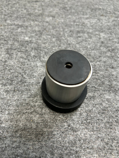 [SAMPLE] ドアストッパー｜ZACK 50617 ARGOS HL 玄関ストッパー 扉ストッパー 固定タイプ 戸当り 床付 直径5cm 高さ5cm 18/10ステンレス製 ヘアライン仕上げ [在庫有り]