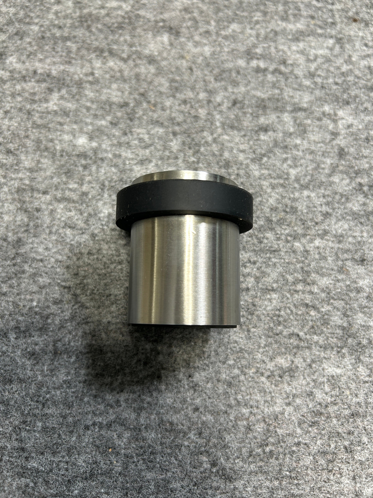 [SAMPLE] ドアストッパー｜ZACK 50617 ARGOS HL 玄関ストッパー 扉ストッパー 固定タイプ 戸当り 床付 直径5cm 高さ5cm 18/10ステンレス製 ヘアライン仕上げ [在庫有り]