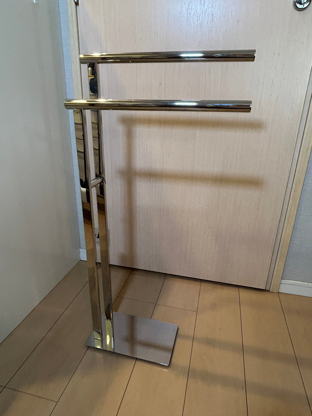 [SAMPLE] タオル掛け｜ZACK 40100 SCALA MP タオルスタンド タオルラック ダブルタオルスタンド 高さ79.7(69)cm バー長さ39cm 奥行き15cm 18/10ステンレス製 ミラーポリッシュ仕上げ [在庫有り]