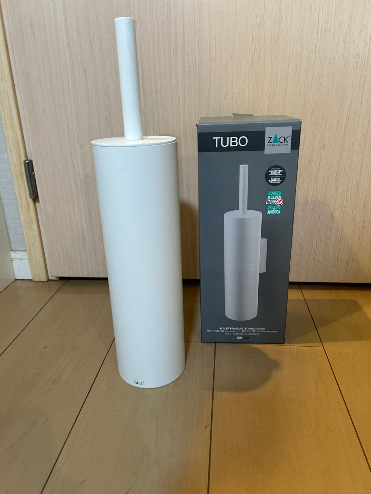 [SAMPLE] トイレブラシ｜ZACK 40117 TUBO MW 壁設置タイプ トイレ掃除 長さ40.4cm ケース直径9cm 18/10ステンレス製 マットホワイト H1