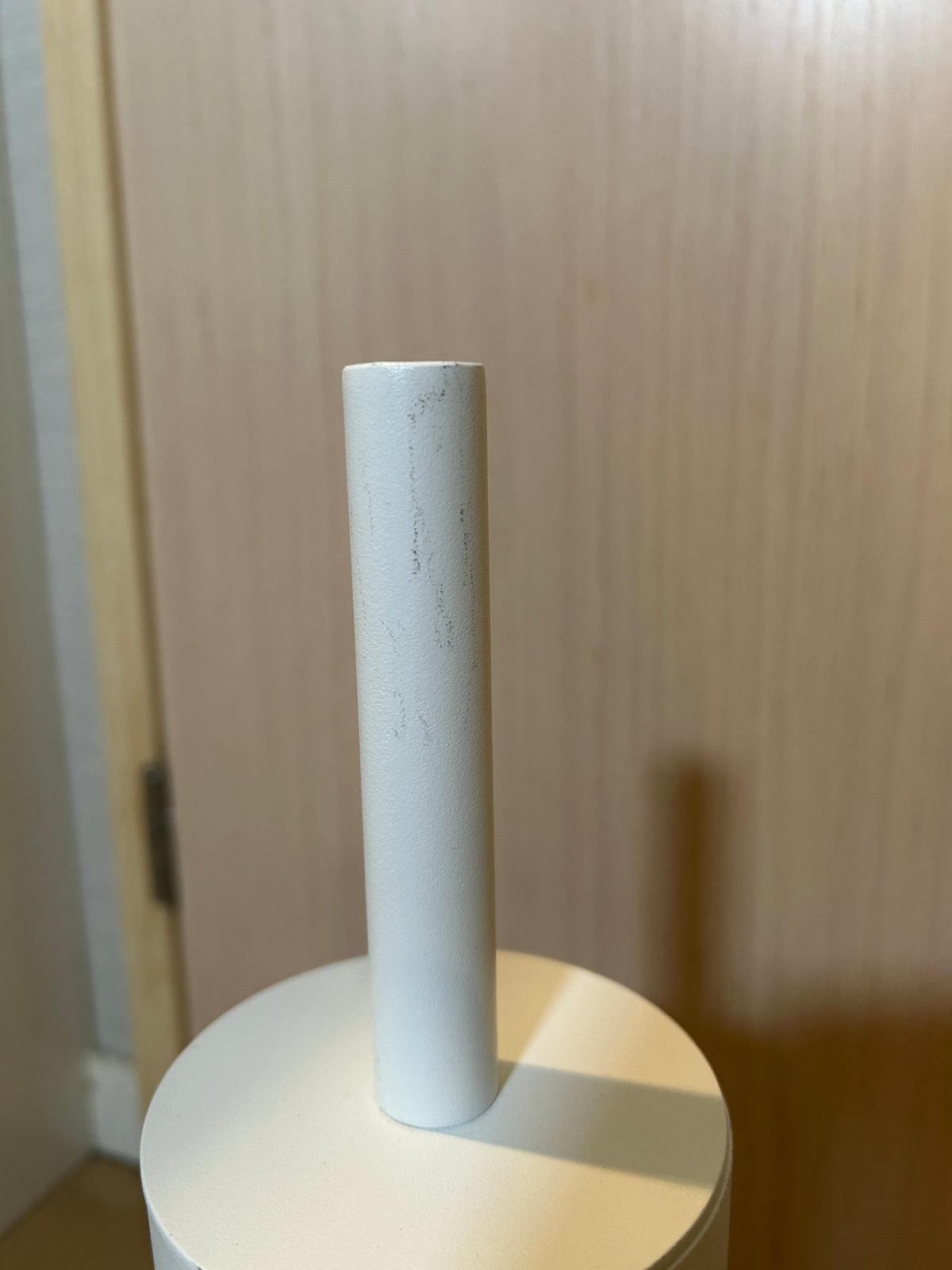 [SAMPLE] トイレブラシ｜ZACK 40117 TUBO MW 壁設置タイプ トイレ掃除 長さ40.4cm ケース直径9cm 18/10ステンレス製 マットホワイト H1