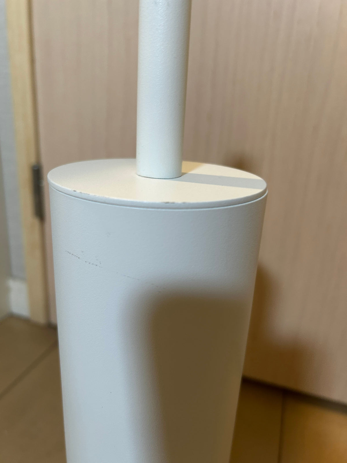 [SAMPLE] トイレブラシ｜ZACK 40117 TUBO MW 壁設置タイプ トイレ掃除 長さ40.4cm ケース直径9cm 18/10ステンレス製 マットホワイト H1