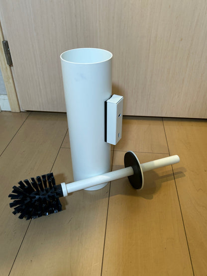 [SAMPLE] トイレブラシ｜ZACK 40117 TUBO MW 壁設置タイプ トイレ掃除 長さ40.4cm ケース直径9cm 18/10ステンレス製 マットホワイト H1