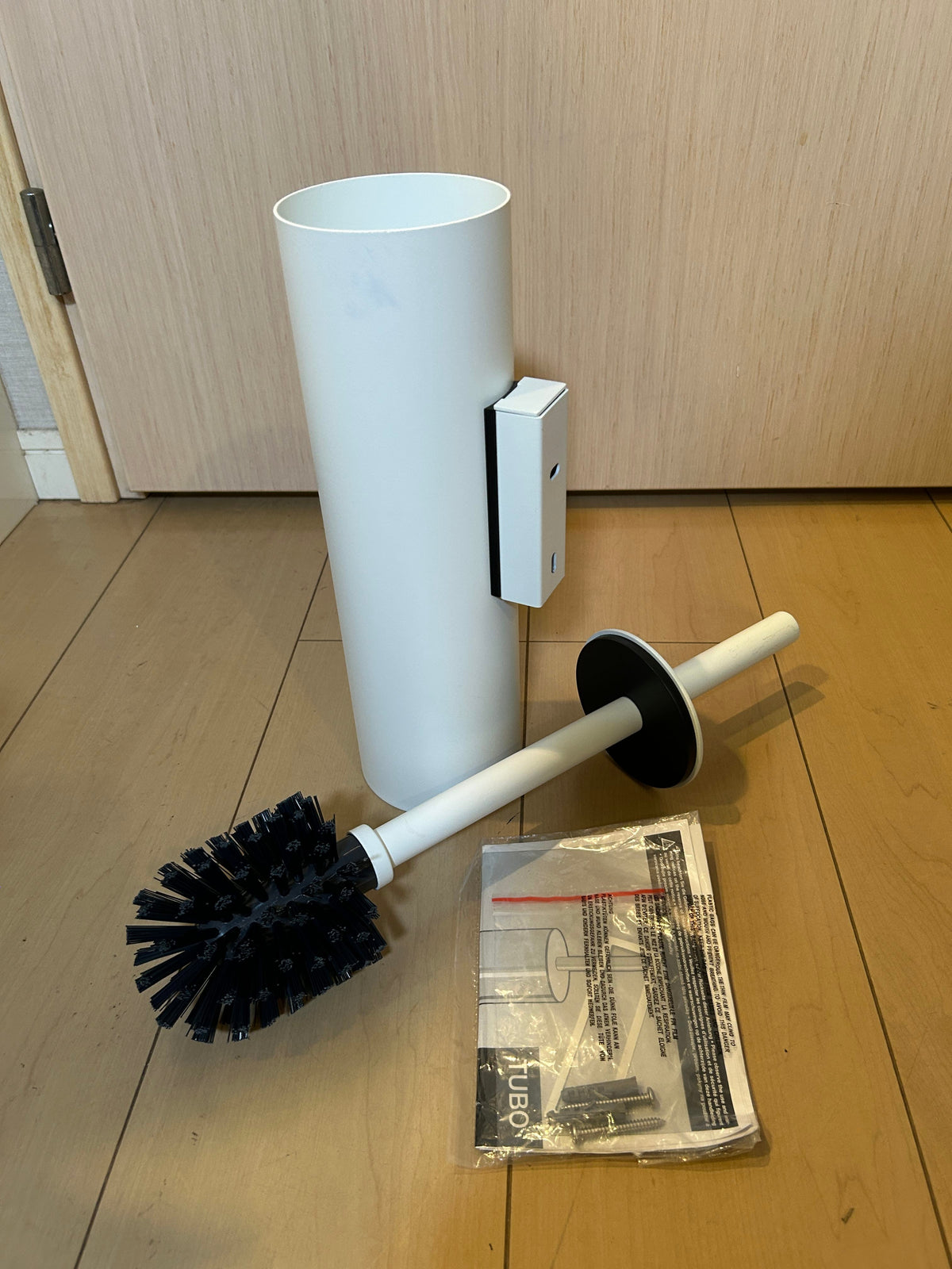 [SAMPLE] トイレブラシ｜ZACK 40117 TUBO MW 壁設置タイプ トイレ掃除 長さ40.4cm ケース直径9cm 18/10ステンレス製 マットホワイト H1