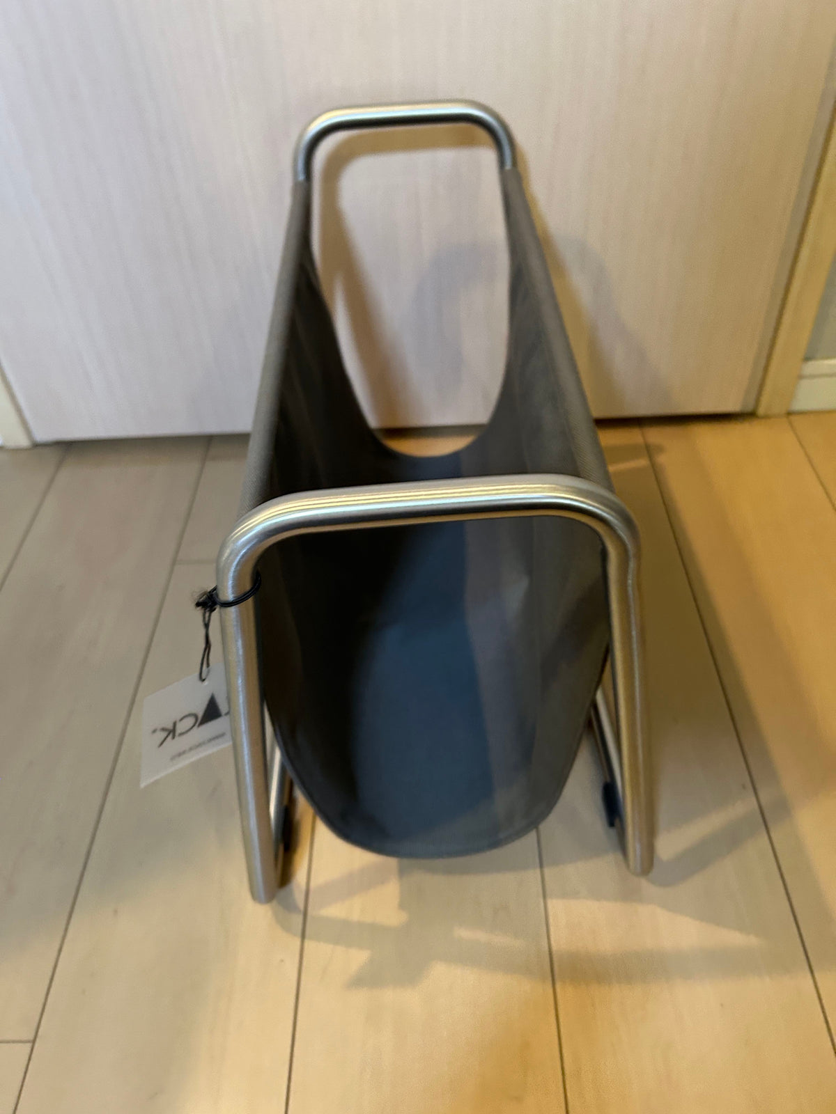 [SAMPLE] [廃番] マガジンラック｜ZACK 50033 PRANO HL 幅35cm 高さ43.5cm 奥行24.5cm 18/10ステンレス製 ヘアライン仕上げ