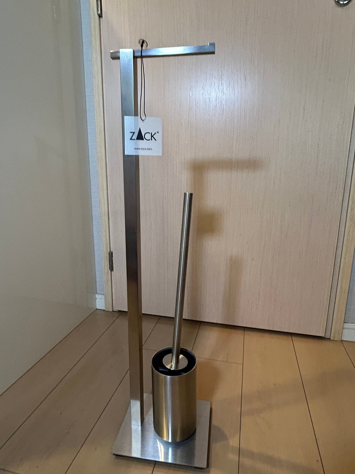 [SAMPLE] トイレットペーパースタンド｜ZACK 40488 CARVO HL トイレットバトラー  トイレブラシスタンド トイレブラシ 高さ71.8cm ベース幅15cm 奥行き18cm 18/10ステンレス製 ヘアライン仕上げ