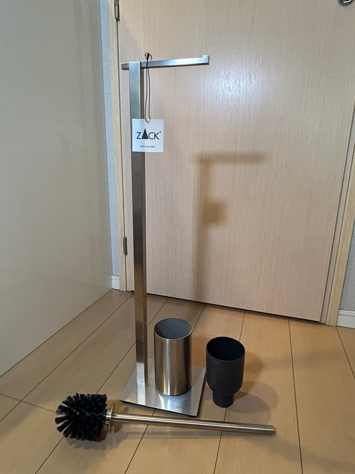 [SAMPLE] トイレットペーパースタンド｜ZACK 40488 CARVO HL トイレットバトラー  トイレブラシスタンド トイレブラシ 高さ71.8cm ベース幅15cm 奥行き18cm 18/10ステンレス製 ヘアライン仕上げ
