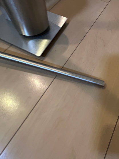 [SAMPLE] トイレットペーパースタンド｜ZACK 40488 CARVO HL トイレットバトラー  トイレブラシスタンド トイレブラシ 高さ71.8cm ベース幅15cm 奥行き18cm 18/10ステンレス製 ヘアライン仕上げ