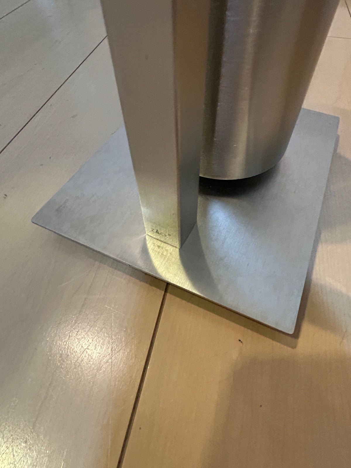 [SAMPLE] トイレットペーパースタンド｜ZACK 40488 CARVO HL トイレットバトラー  トイレブラシスタンド トイレブラシ 高さ71.8cm ベース幅15cm 奥行き18cm 18/10ステンレス製 ヘアライン仕上げ