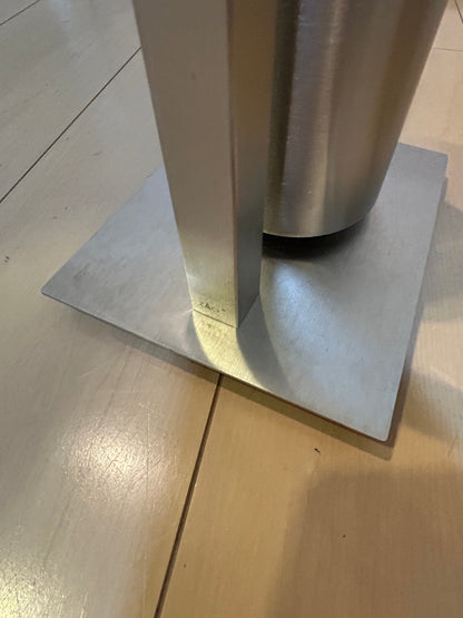 [SAMPLE] トイレットペーパースタンド｜ZACK 40488 CARVO HL トイレットバトラー  トイレブラシスタンド トイレブラシ 高さ71.8cm ベース幅15cm 奥行き18cm 18/10ステンレス製 ヘアライン仕上げ