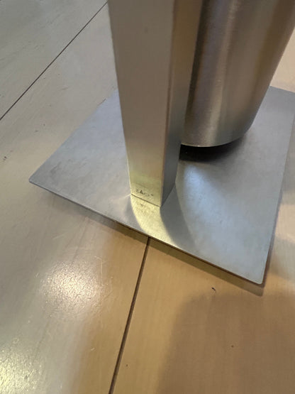 [SAMPLE] トイレットペーパースタンド｜ZACK 40488 CARVO HL トイレットバトラー  トイレブラシスタンド トイレブラシ 高さ71.8cm ベース幅15cm 奥行き18cm 18/10ステンレス製 ヘアライン仕上げ