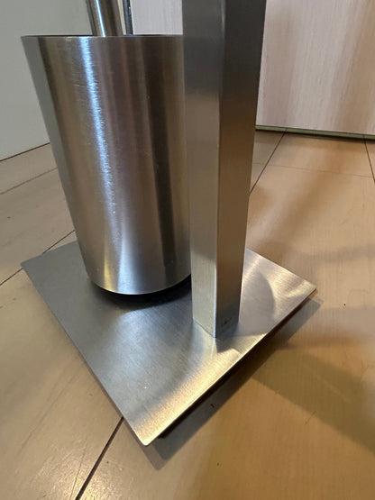 [SAMPLE] トイレットペーパースタンド｜ZACK 40488 CARVO HL トイレットバトラー  トイレブラシスタンド トイレブラシ 高さ71.8cm ベース幅15cm 奥行き18cm 18/10ステンレス製 ヘアライン仕上げ