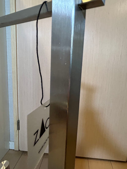 [SAMPLE] トイレットペーパースタンド｜ZACK 40488 CARVO HL トイレットバトラー  トイレブラシスタンド トイレブラシ 高さ71.8cm ベース幅15cm 奥行き18cm 18/10ステンレス製 ヘアライン仕上げ