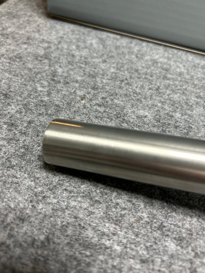 [SAMPLE] スペアトイレットペーパーホルダー｜ZACK 40180 MIMO HL ペーパーストッカー ペーパースタンド 高さ38cm ベース直径15cm 18/10ステンレス製 ヘアライン仕上げ