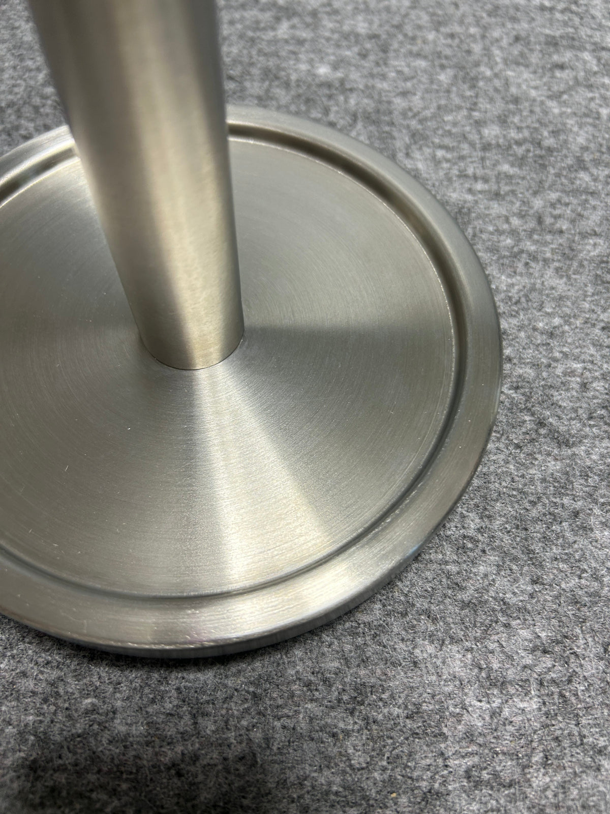 [SAMPLE] スペアトイレットペーパーホルダー｜ZACK 40180 MIMO HL ペーパーストッカー ペーパースタンド 高さ38cm ベース直径15cm 18/10ステンレス製 ヘアライン仕上げ