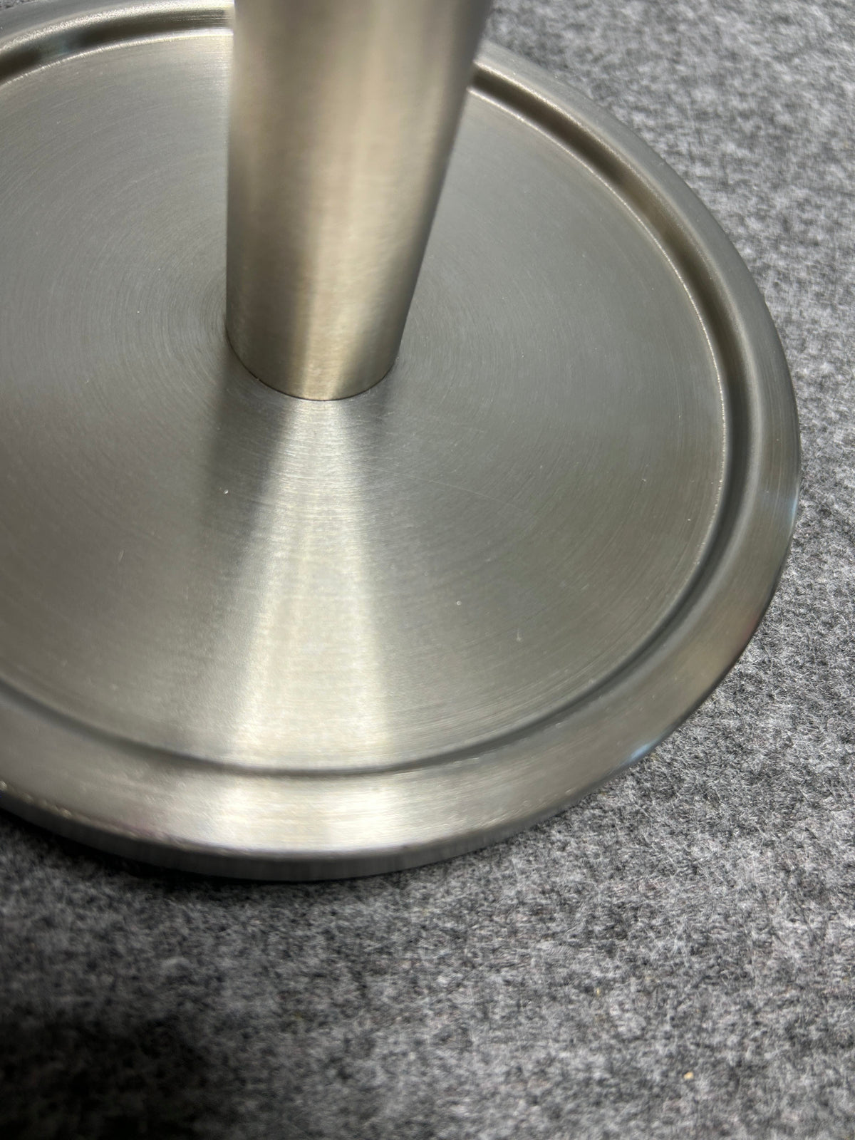[SAMPLE] スペアトイレットペーパーホルダー｜ZACK 40180 MIMO HL ペーパーストッカー ペーパースタンド 高さ38cm ベース直径15cm 18/10ステンレス製 ヘアライン仕上げ