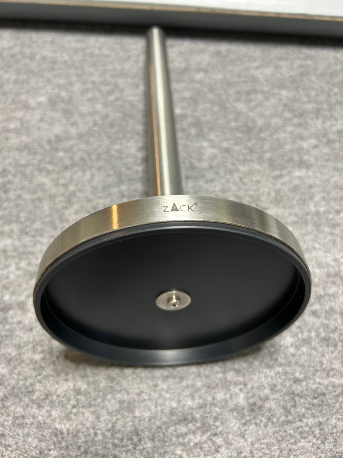 [SAMPLE] スペアトイレットペーパーホルダー｜ZACK 40180 MIMO HL ペーパーストッカー ペーパースタンド 高さ38cm ベース直径15cm 18/10ステンレス製 ヘアライン仕上げ