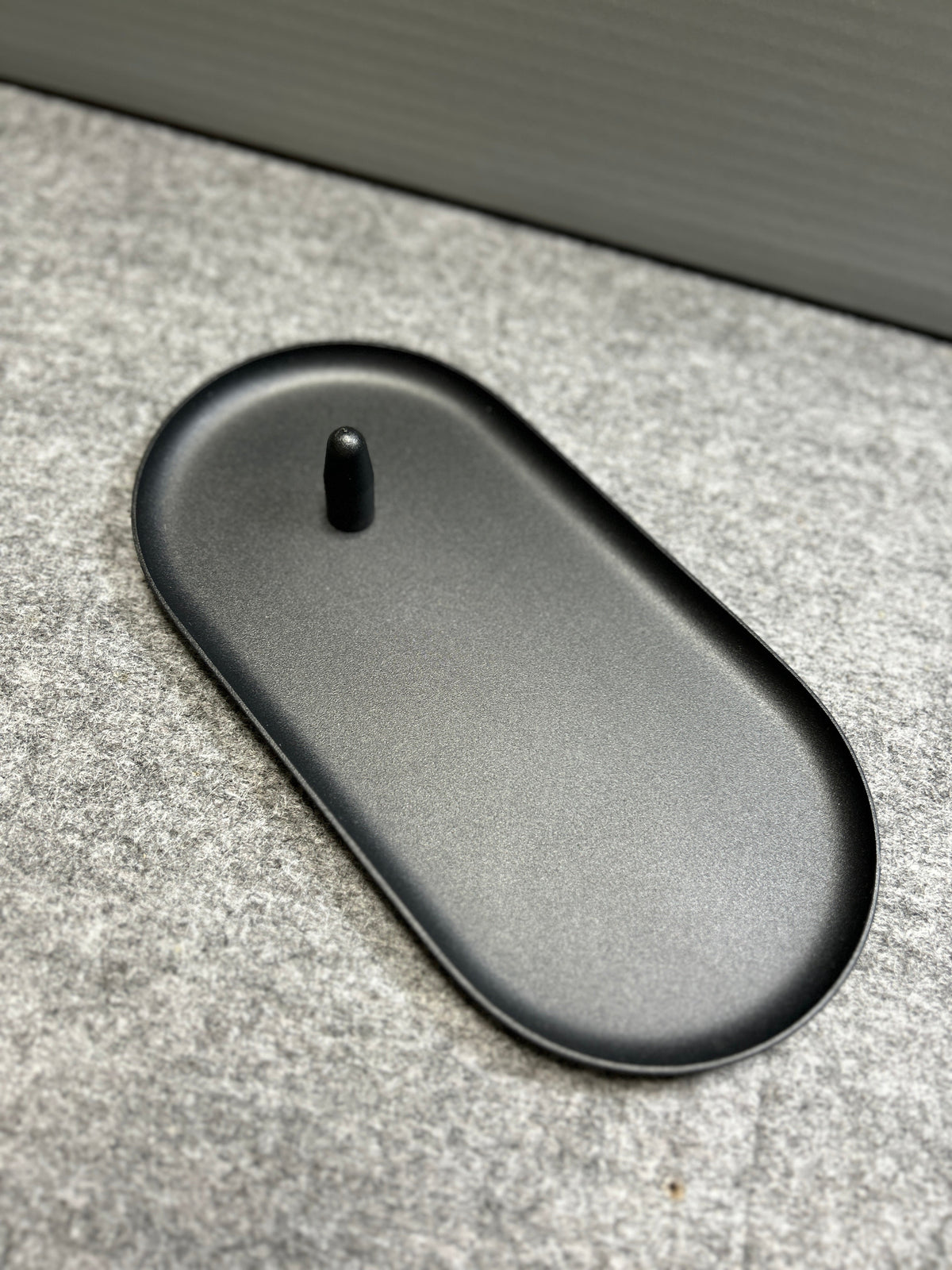 [SAMPLE] メイクアップミラー｜ZACK 40525 OLOMO MB 卓上ハンドヘルドミラー コスメティックミラー 単面鏡 等倍鏡 高さ30.2cm トレー幅22.5cm 奥行き10cm 鏡直径14.6cm 18/10ステンレス製 マットブラック