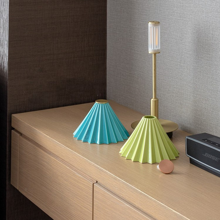 ORIGAMI LAMP PORTABLE（オリガミランプ ポータブル） 本体ブラス｜gram eight（グラムエイト）のテーブルランプ 充電式 15色
