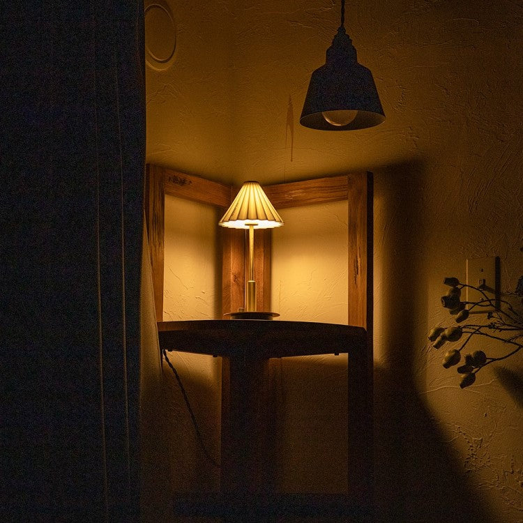 ORIGAMI LAMP PORTABLE（オリガミランプ ポータブル） 本体ブラス｜gram eight（グラムエイト）のテーブルランプ 充電式 15色